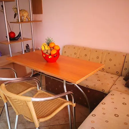 Хотел Kamelia Garden 2 *